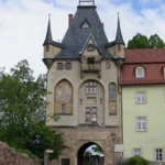 <a href="https://www.unaufschiebbar.de/reiseziele/europa/deutschland/meissen-sehenswuerdigkeiten/"target="_blank" rel="noopener">Torhaus</a> (siehe #4: Torhaus in der Altstadt)