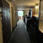 Gang nach draußen zur Terrasse