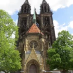 Beeindruckend: die 81 Meter hohen Türme des Doms