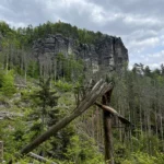 Sturmschaden vor gewaltiger Kulisse