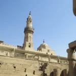 <a href="https://de.wikipedia.org/wiki/Ab%C5%AB-Haddsch%C4%81dsch-Moschee"target="_blank" rel="noopener">Abū-Haddschādsch-Moschee</a>