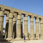 Der große Hof Amenhotep III. – Blick nach Nordwesten