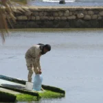 Soldat beim Wasserholen